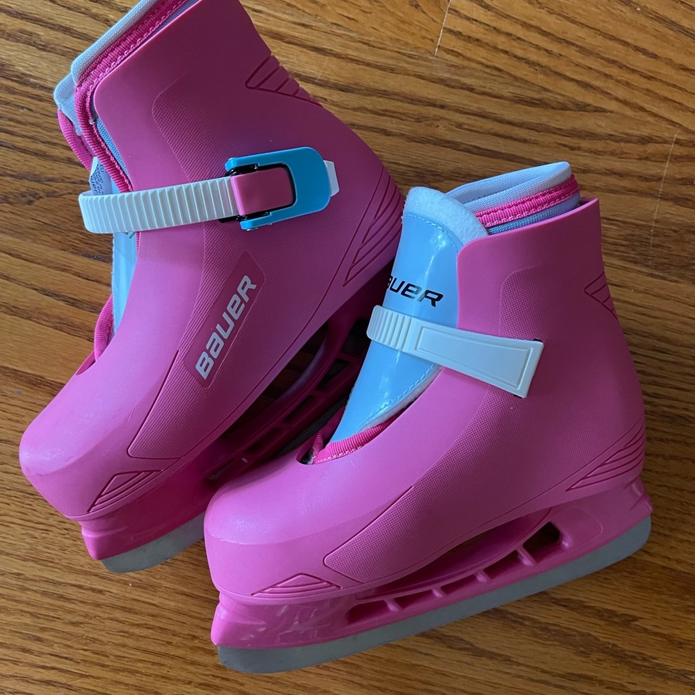 Youth Bauer recreational skates size 12/13